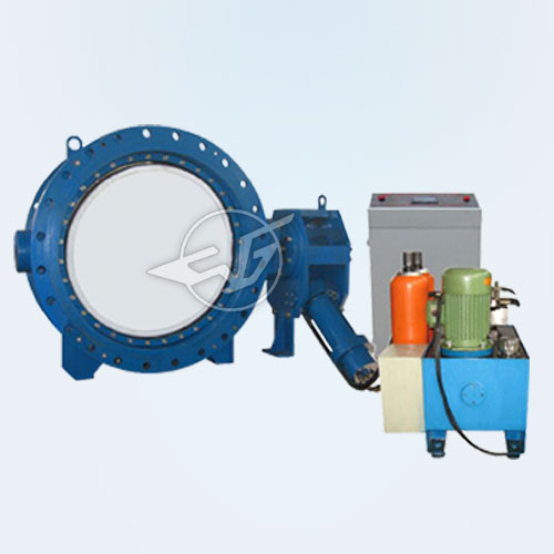 Accumulator type liquid control slow closing butterfly valve